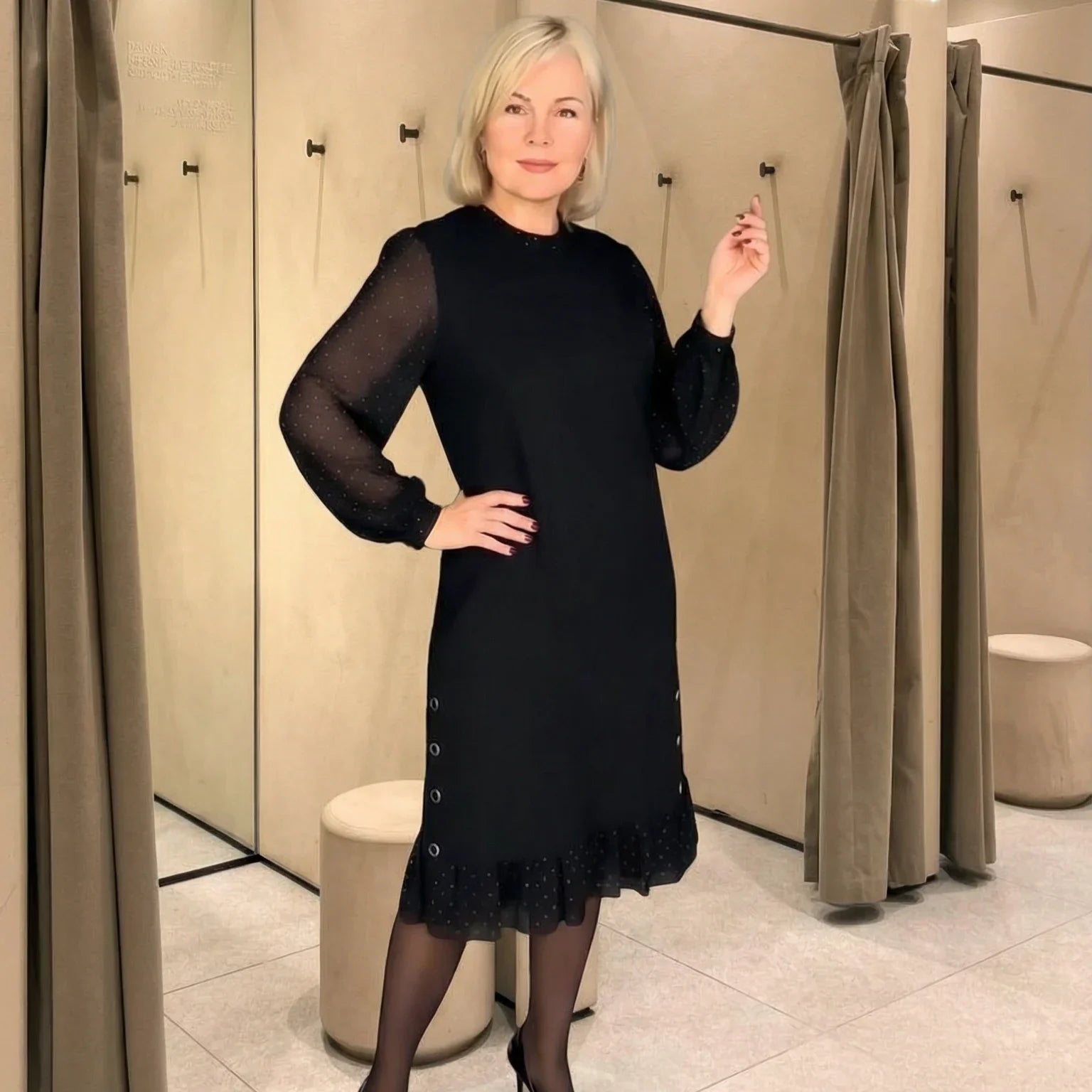 Vestido Madame Elisa™ com Mangas Longas Translúcidas e Detalhes Delicados / Elegância Clássica que Nunca Sai de Cena!