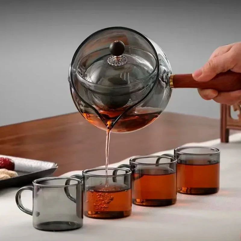 Bule CristalTea Modern Lar™ em Vidro Termorresistente com Alça de Madeira / Um Convite ao Conforto e Estilo no Seu Chá