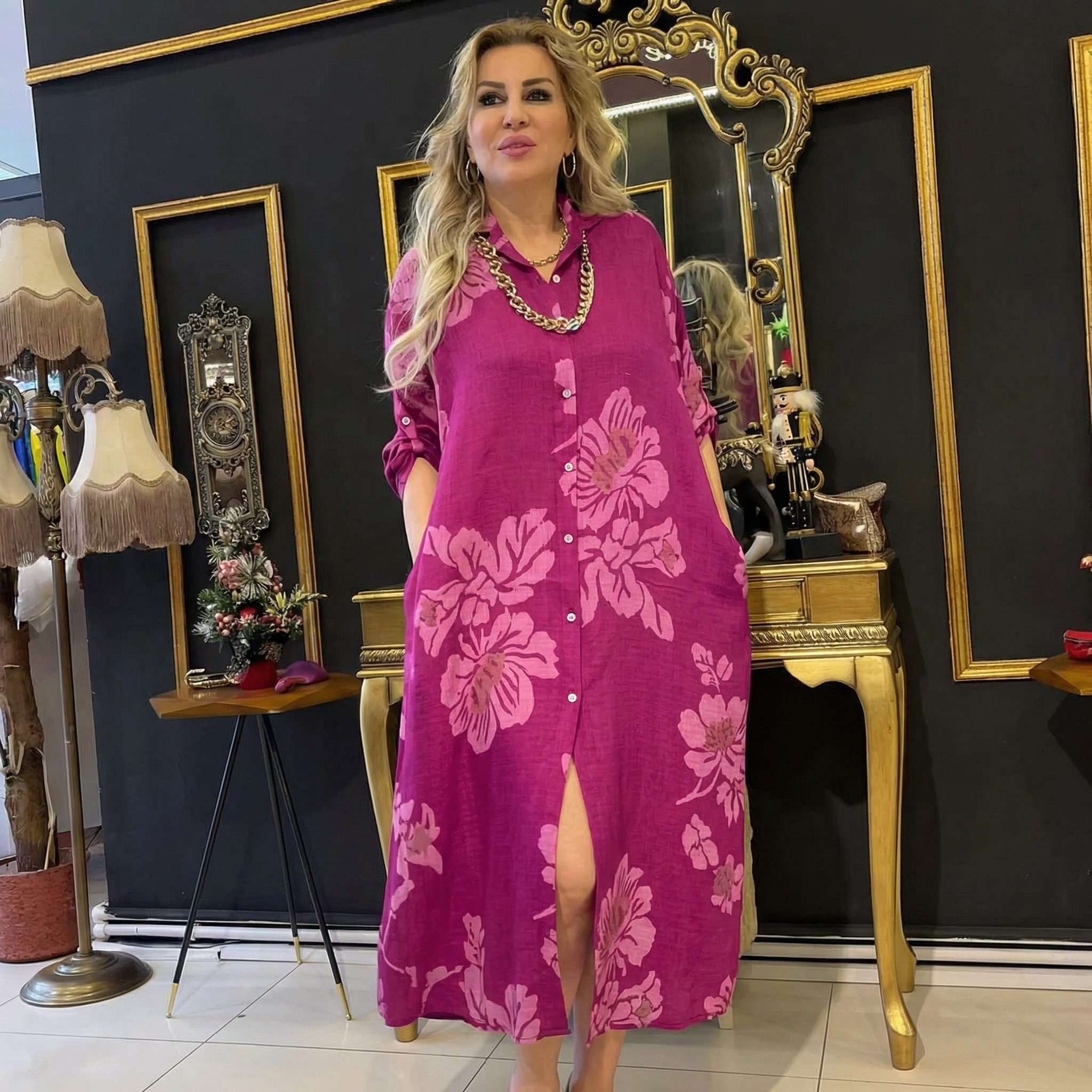 Vestido Blossom™ com Gola Polo e Estampa Floral Discreta / Redefina o Conforto com Estilo Atemporal e Elegância Impecável!