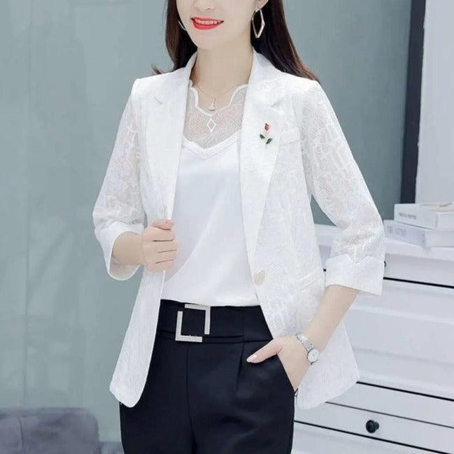 Blazer Casual Azaleia™️ Super Leve com Design Floral em Renda e Broche Exclusivo! - ModernLar