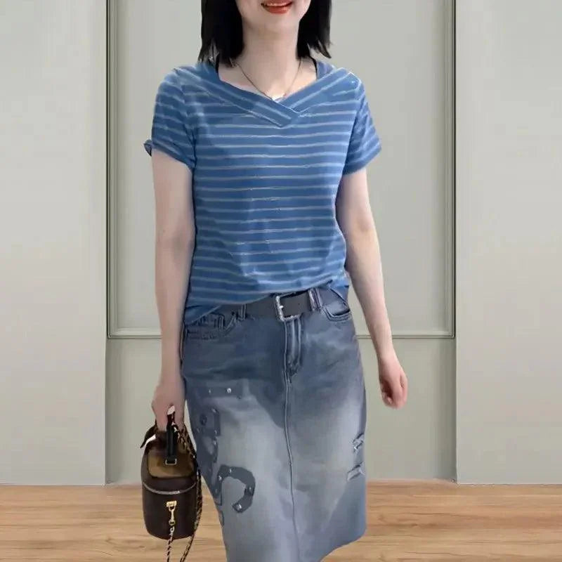 (Promoção: Compre 2, Leve 3) Blusinhas Mônaco™ com Gola em V Cruzada / Harmonia Visual em Listras para o Cotidiano Moderno! - ModernLar