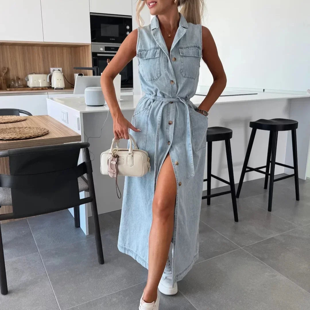 Vestido Freedom Style™ em Jeans com Fenda Elegante e Gola Polo / O Charme Urbano que Te Acompanha Sempre!