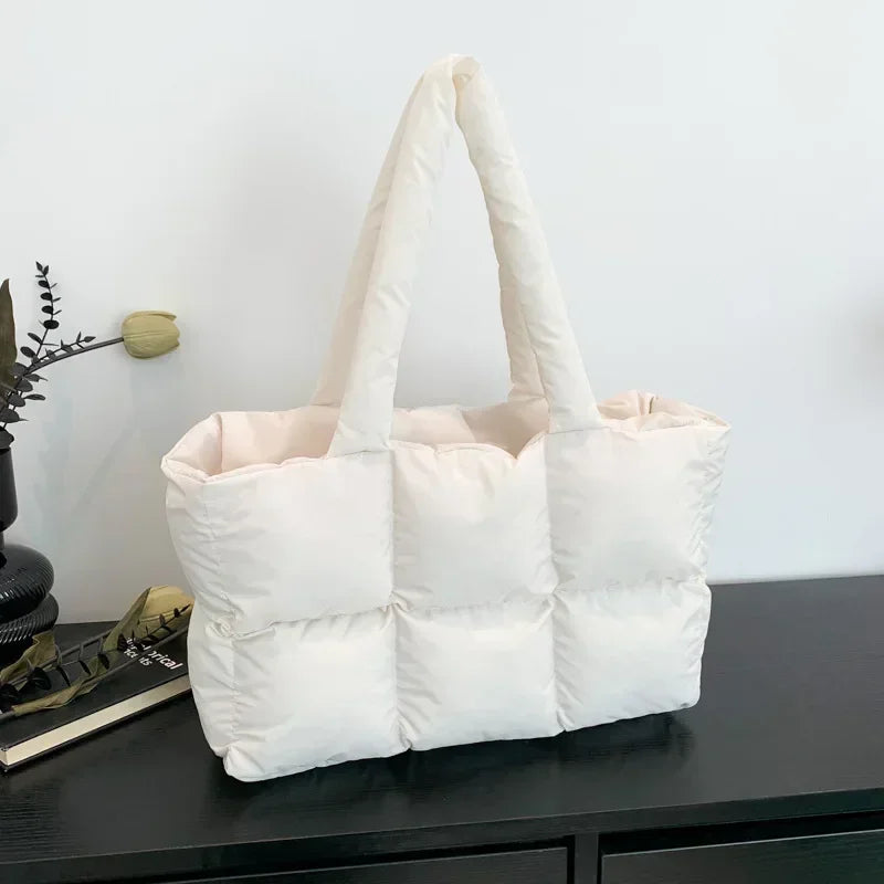 Bolsa Acolchoada Verona™ em Design Puff Ultraconfortável / Estilo Moderno e Toque Macio para Seu Dia a Dia!