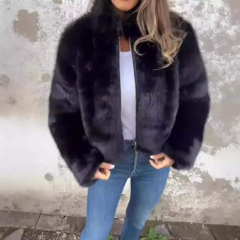 Casaco Bomber Winter Bloom™ em Pelúcia Premium Felpuda / O Toque de Glamour que Seu Inverno Merece!