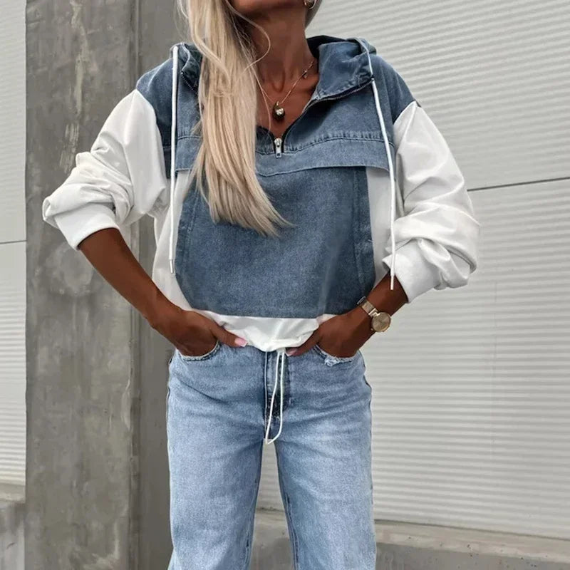Blusa DenimMode™ em Jeans Lavado e Moletom de Algodão Suave / Para Mulheres que Criam Tendência com Leveza e Atitude!