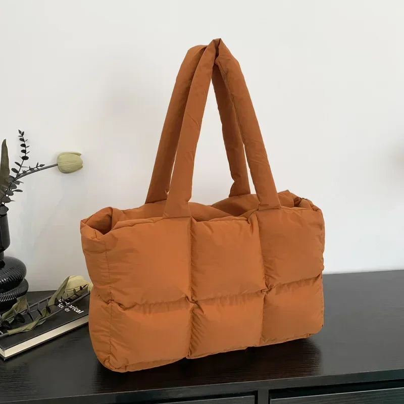 Bolsa Acolchoada Verona™ em Design Puff Ultraconfortável / Estilo Moderno e Toque Macio para Seu Dia a Dia!