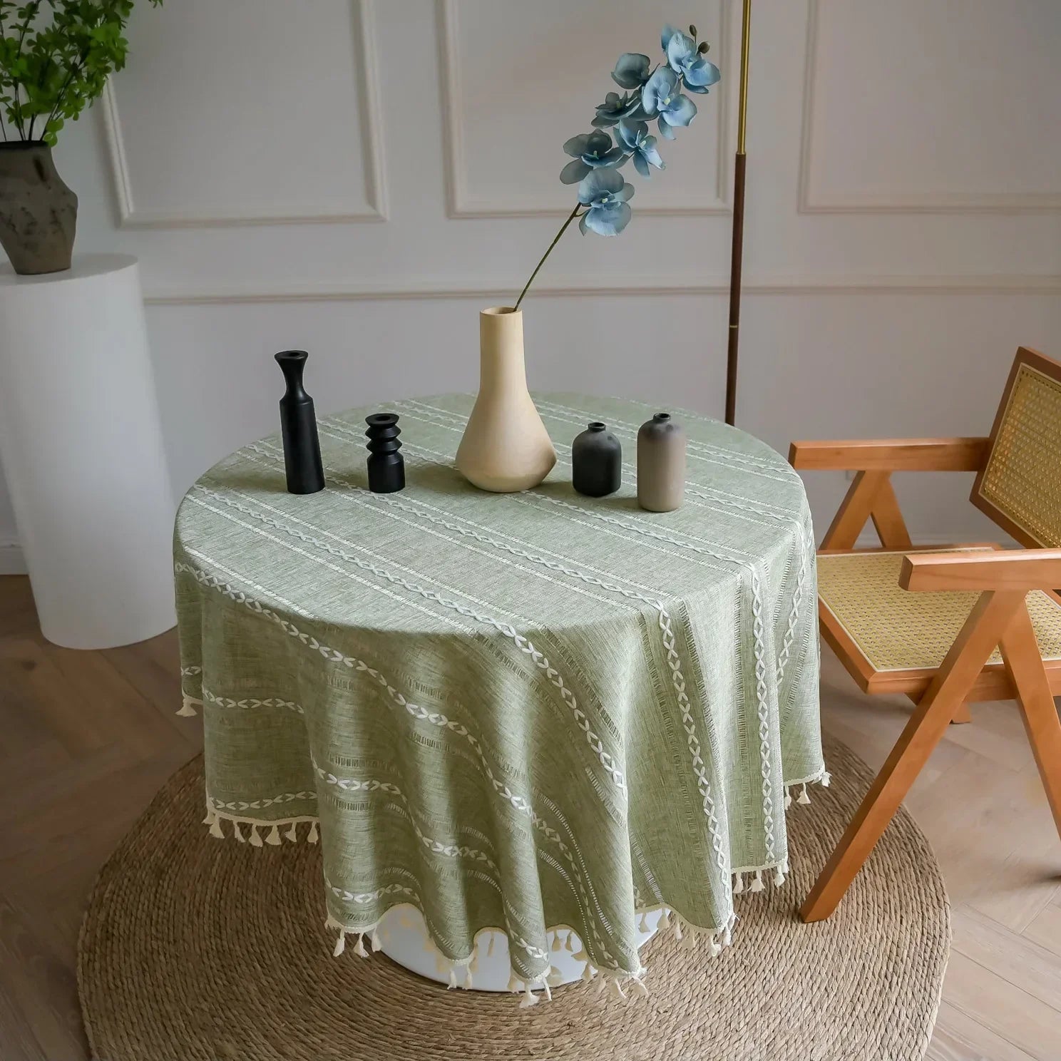 Toalha de Mesa Serra Clara™ em Linho de Algodão com Bordado Geométrico / O Encontro do Rústico com o Refinado