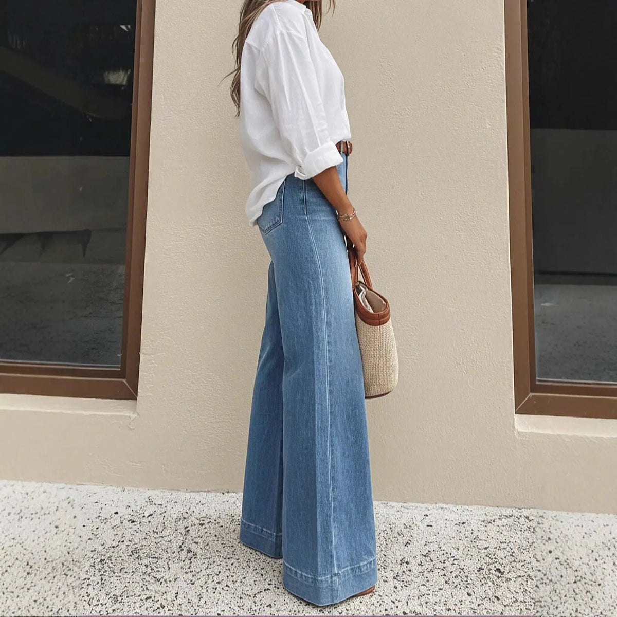 Calça Jeans Valenza™ com Cintura Alta e Modelagem Pantalona / O Jeans Que Transita do Casual ao Refinado com Facilidade