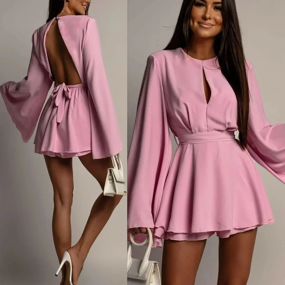 Macaquinho Lunelle™ com Costas Abertas e Elegância Delicada