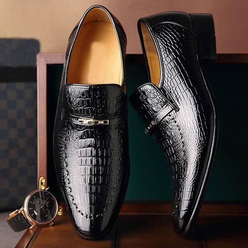 Sapato Social Crocodille™ Bico Fino com Couro Texturizado / Conforto e Elegância para Homens de Elite!