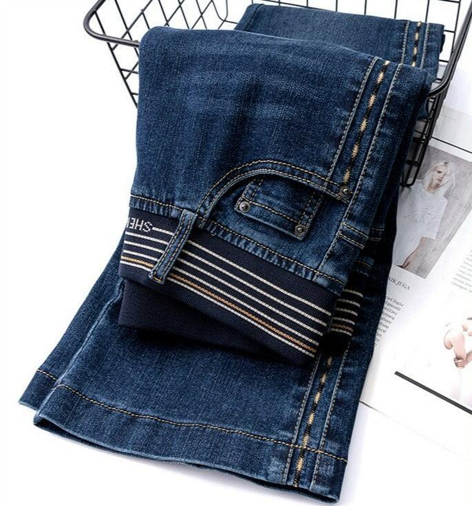 Calça Jeans Flare Amélia™ com Cintura Alta Elástica / A Calça da Mulher se Veste Bem em Todos os Sentidos! - ModernLar