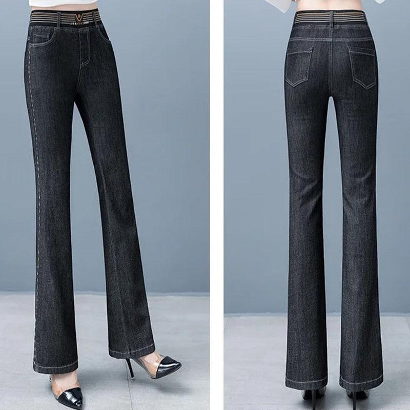 Calça Jeans Flare Amélia™ com Cintura Alta Elástica / A Calça da Mulher se Veste Bem em Todos os Sentidos! - ModernLar