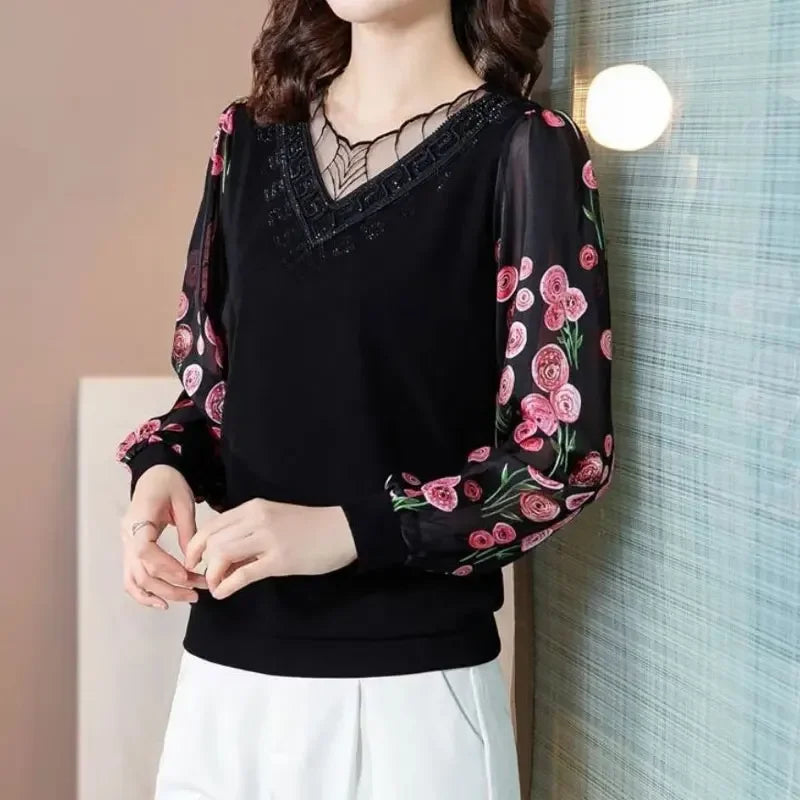 Blusinha Aveline™ com Mangas em Chiffon e Decote Bordado / Quando a Leveza se Encontra com o Charme!