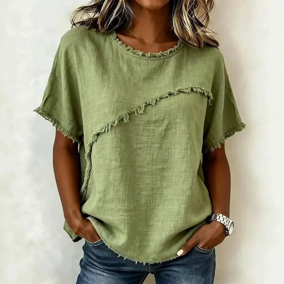 Blusa Verena™ com Recorte Assimétrico e Acabamento Desfiado