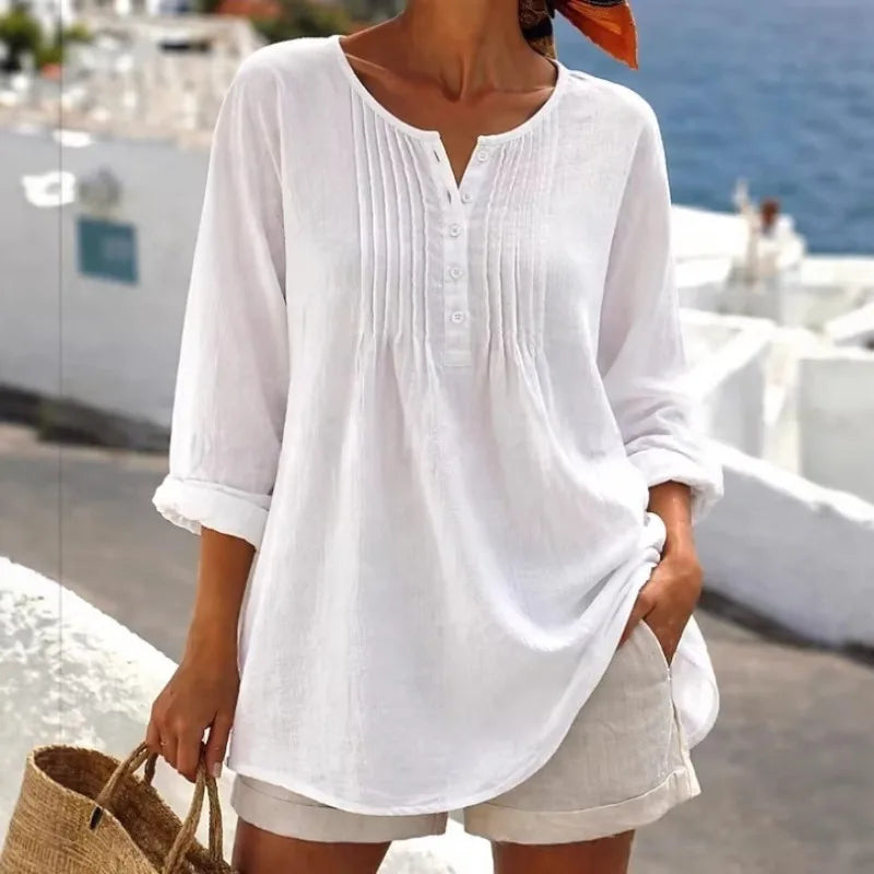 Blusa Nerea™ com Plissado Frontal, Botões na Gola e Modelagem Ampla / Detalhes Delicados Que Dão Mais Movimento e Presença ao Visual