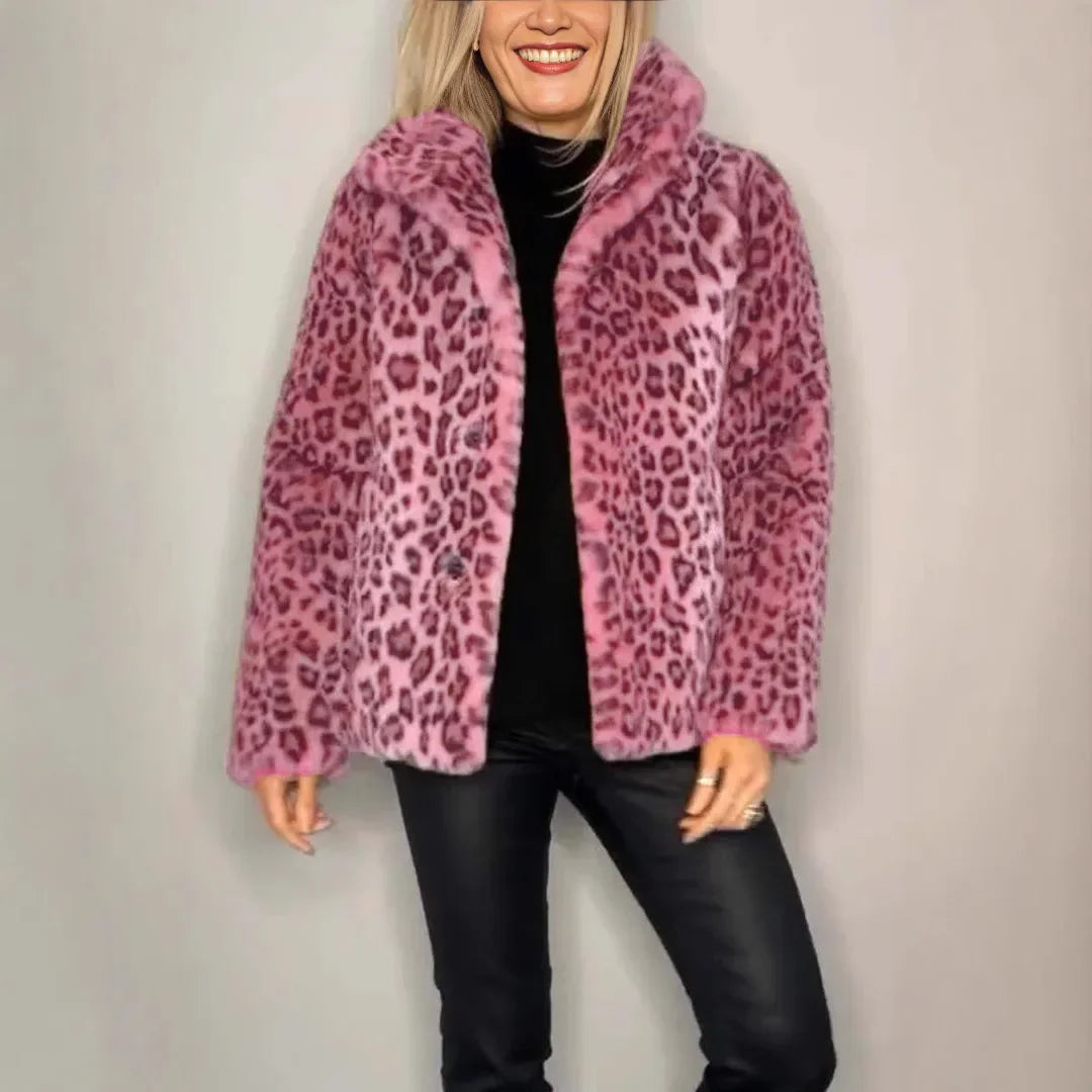Casaco Pantera Luxe™ em Pele Peluciada com Estampa Selvagem / O Lado Ousado da Elegância Feminina!