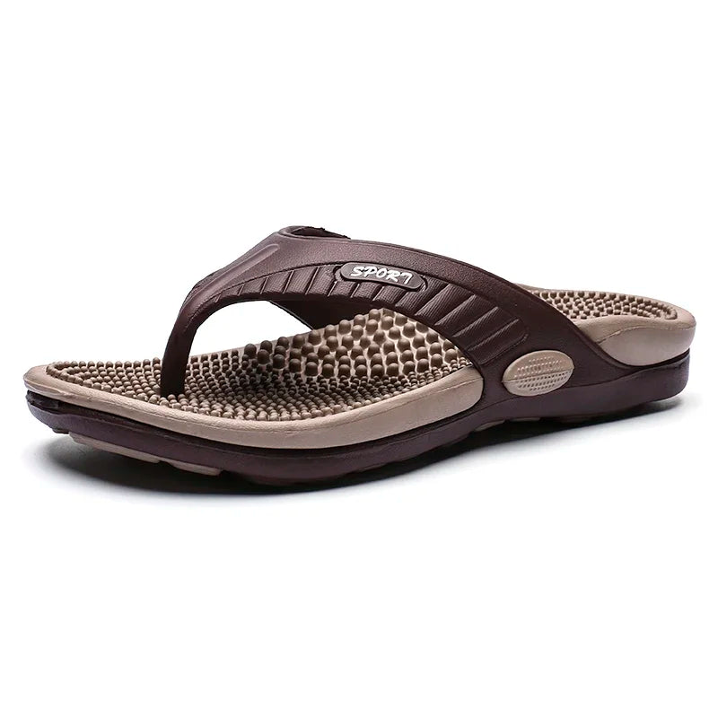 Chinelo Ravik™ com Design Esportivo e Palmilha Anatômica / Um formato pensado para apoiar os pés a cada passo.