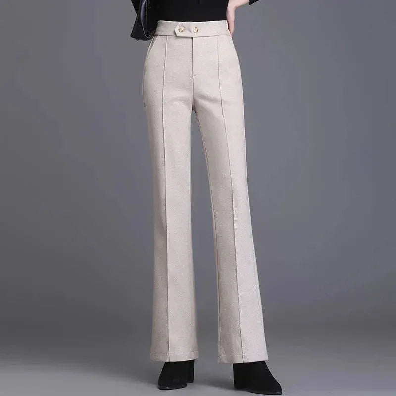 Calça Valença™ em Alfaiataria Premium com Caimento Flare / O Clássico que Valoriza com Sofisticação!