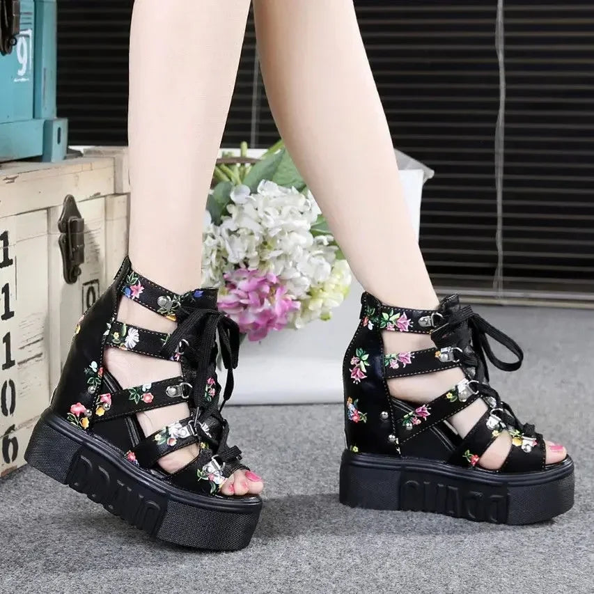 Sandália Bellagio™ com Estampa Floral e Plataforma Estilosa / O Equilíbrio Perfeito entre Ousadia, Conforto e Estilo para Mulheres que se Destacam!