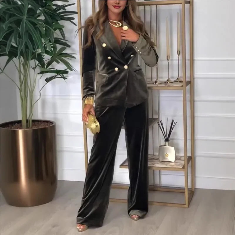 Conjunto Victoria™ Toque Aveludado com blazer estruturado e calças fluidas / Sofisticação e poder num look intemporal!