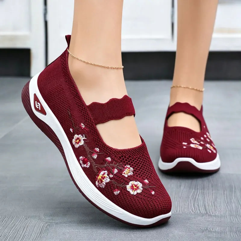 Tênis Mary Jane Rosalie™ com Malha Respirável e Detalhes Florais Bordados / Conforto Leve com Um Toque Feminino Que Faz Toda a Diferença