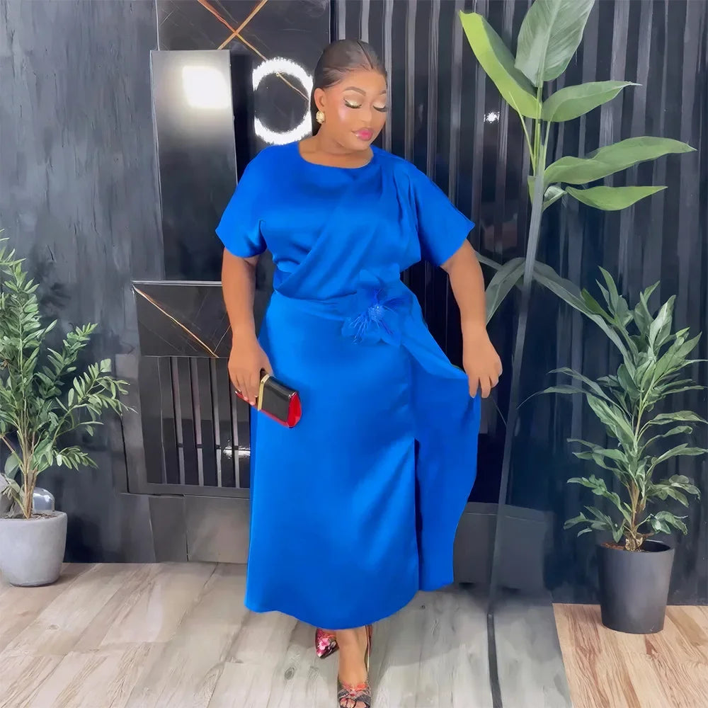 Vestido Seraphine™ em Crepe Acetinado com Flor Escultural na Cintura / Elegância Silenciosa para Momentos que Exigem Presença!