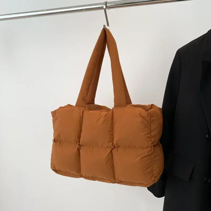 Bolsa Acolchoada Verona™ em Design Puff Ultraconfortável / Estilo Moderno e Toque Macio para Seu Dia a Dia!