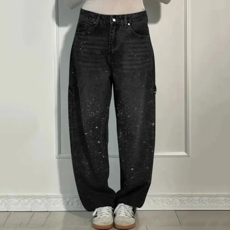 Calça Jeans Sparkle™ com Corte Reto e Brilho Aplicado / O Glamour das Ruas em Movimento!