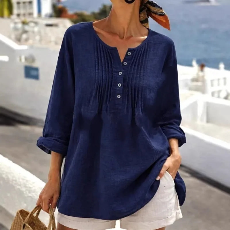 Blusa Nerea™ com Plissado Frontal, Botões na Gola e Modelagem Ampla / Detalhes Delicados Que Dão Mais Movimento e Presença ao Visual