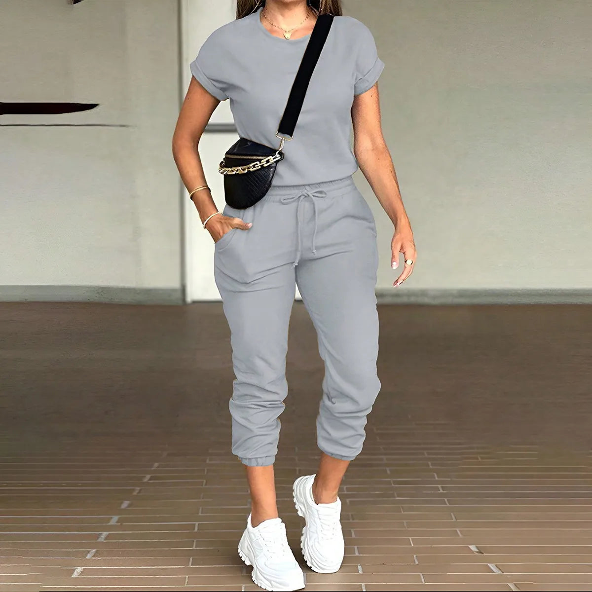 Conjunto Livenza™ com Blusa de Manga Curta e Calça Jogger com Cós Ajustável / O Equilíbrio Entre Conforto e Estilo Para Sua Rotina