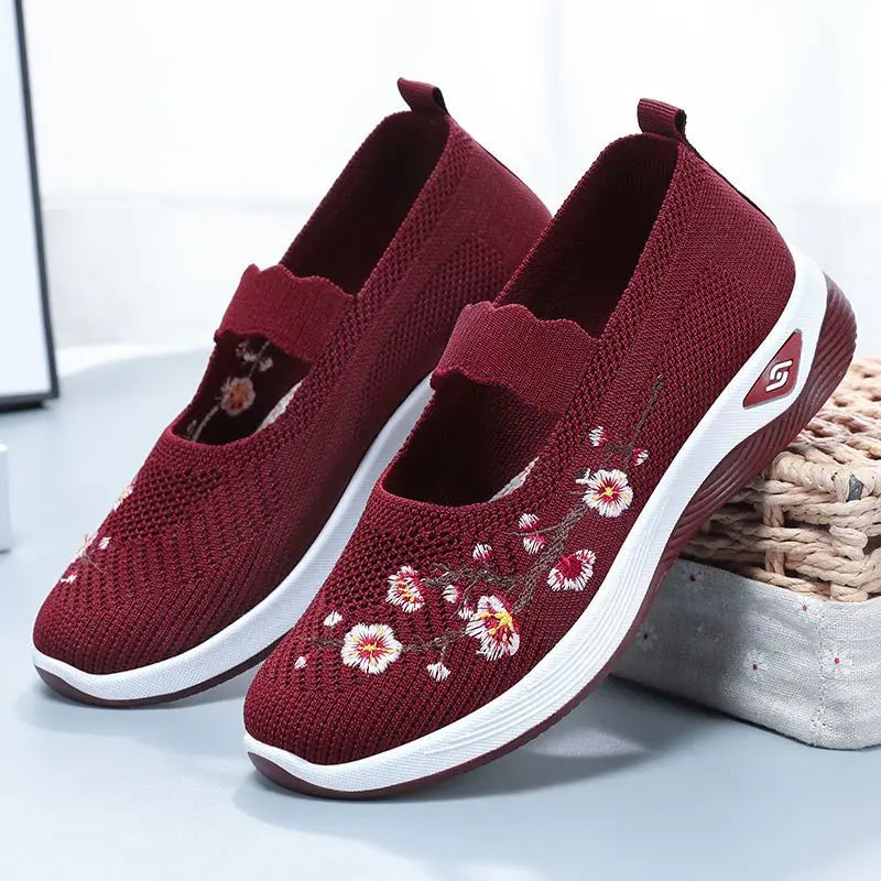 Tênis Mary Jane Rosalie™ com Malha Respirável e Detalhes Florais Bordados / Conforto Leve com Um Toque Feminino Que Faz Toda a Diferença