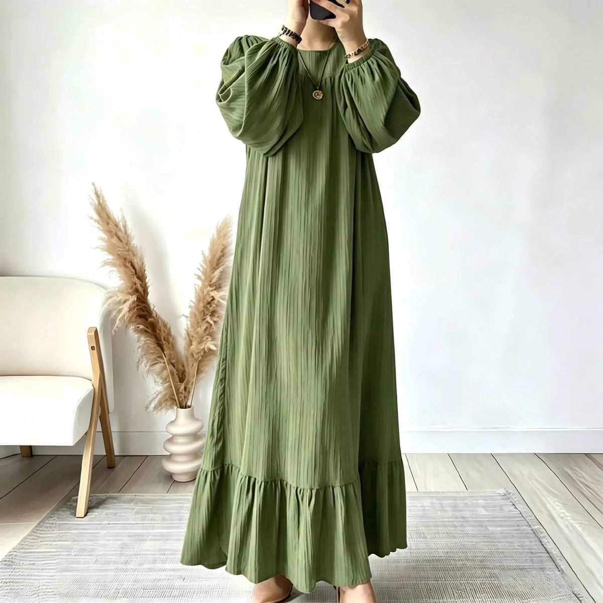 Vestido Catarine™ com Mangas Volumosas, Caimento Amplo e Barra com Babado