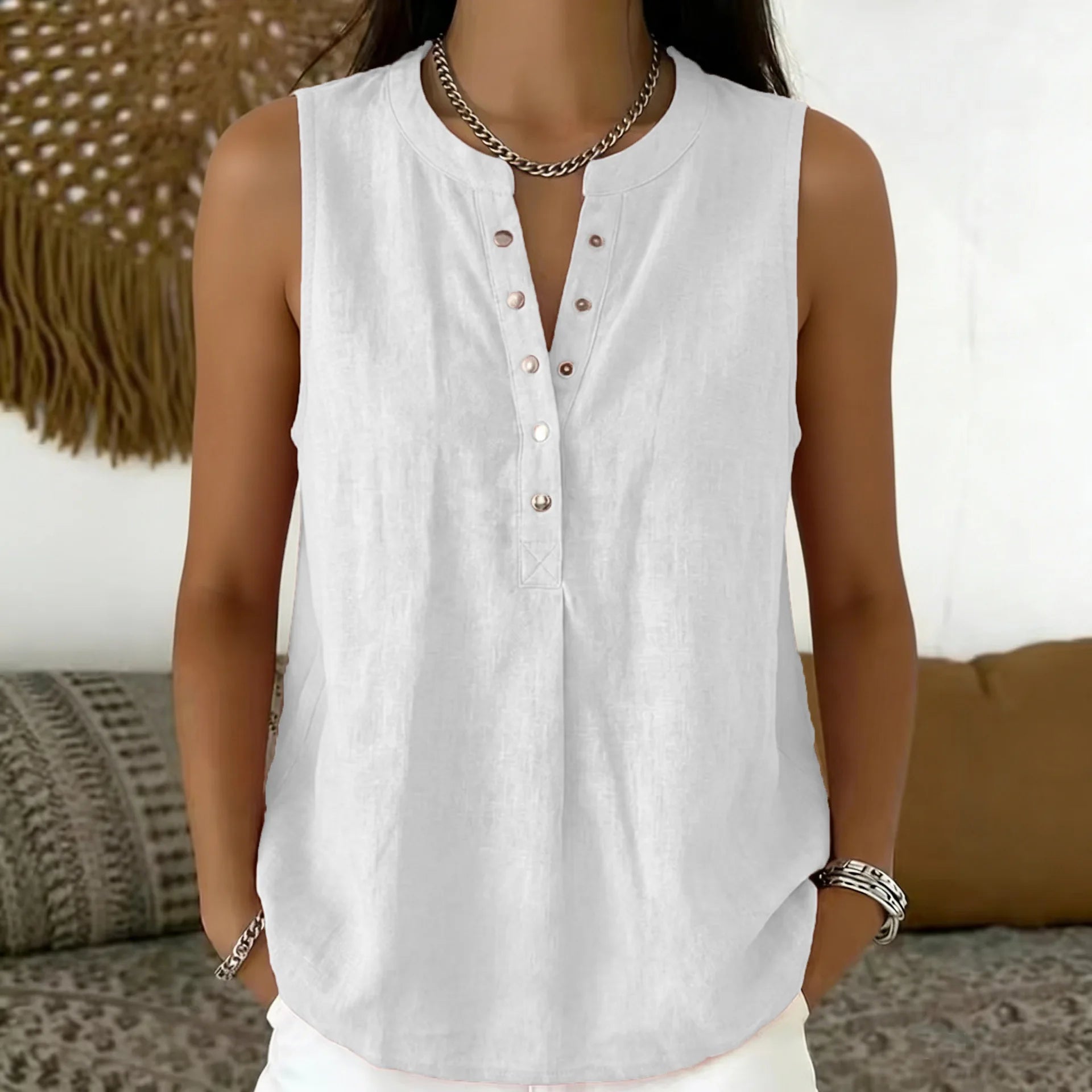 Blusa Larissa™ com Gola Redonda, Abotoamento Frontal e Modelagem Sem Mangas / Versátil Para Diferentes Looks
