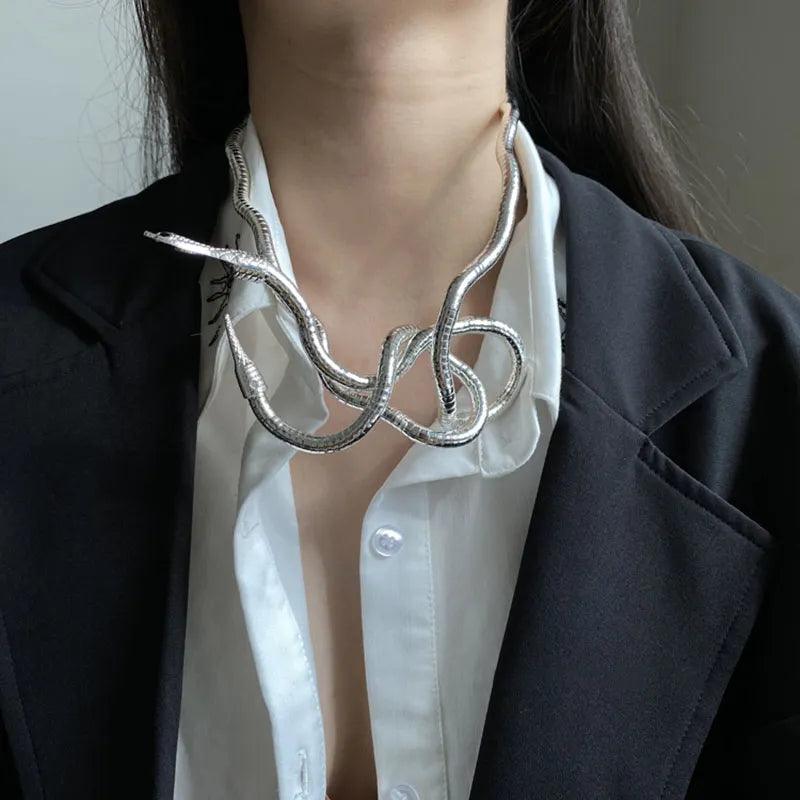 Colar Charme Serpente Flexível / O mais Elegante, Sofisticado e Sedutor para Todas as Ocasiões! - ModernLar