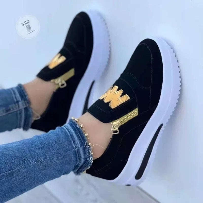 Tênis Zarelli™ com Recortes Matelassados, Zíper Lateral Metálico e Detalhe Dourado