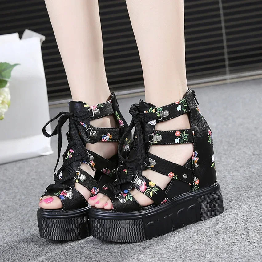 Sandália Bellagio™ com Estampa Floral e Plataforma Estilosa / O Equilíbrio Perfeito entre Ousadia, Conforto e Estilo para Mulheres que se Destacam!