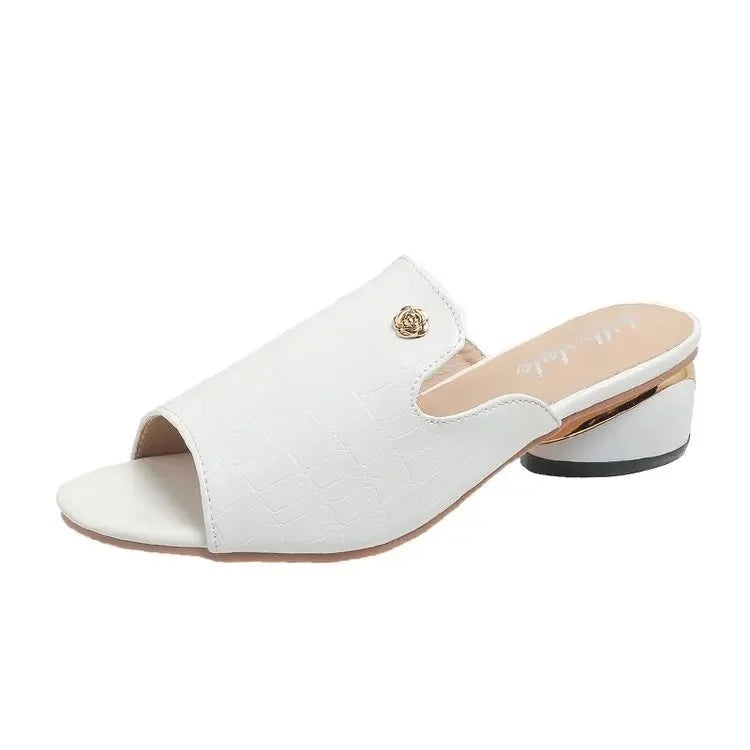Mule Croco Bella™ Em Couro Texturizado com Salto Bloco Baixo / Um Toque de Glamour para Suas Produções!