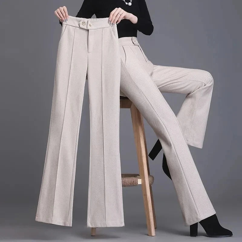 Calça Valença™ em Alfaiataria Premium com Caimento Flare / O Clássico que Valoriza com Sofisticação!