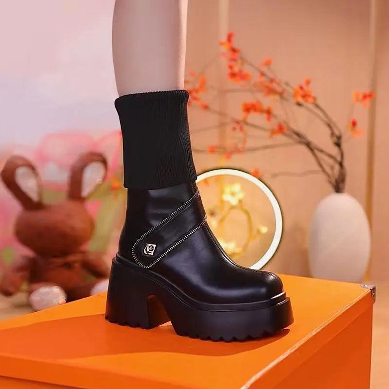 Bota Margareth™ com Cano Ajustável e Plataforma de 5cm - Elegância e Versatilidade em um Único Design! - ModernLar