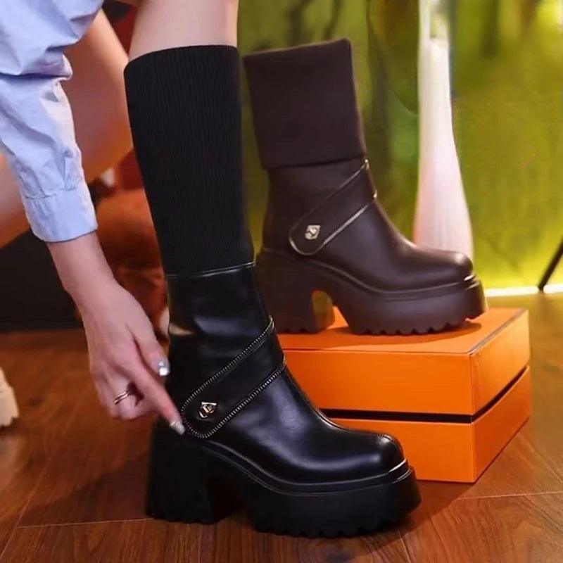 Bota Margareth™ com Cano Ajustável e Plataforma de 5cm - Elegância e Versatilidade em um Único Design! - ModernLar