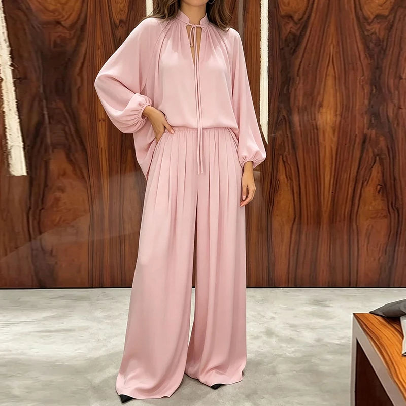 Conjunto Eleonora™ com Blusa de Gola Laço Esvoaçante e Mangas Amplas