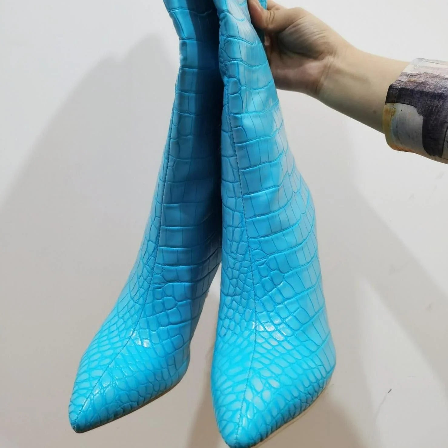 Bota Feminina Aligattor™ de Alto Padrão / O Calçado Feito para Mulheres Requintadas e Exigentes! - ModernLar