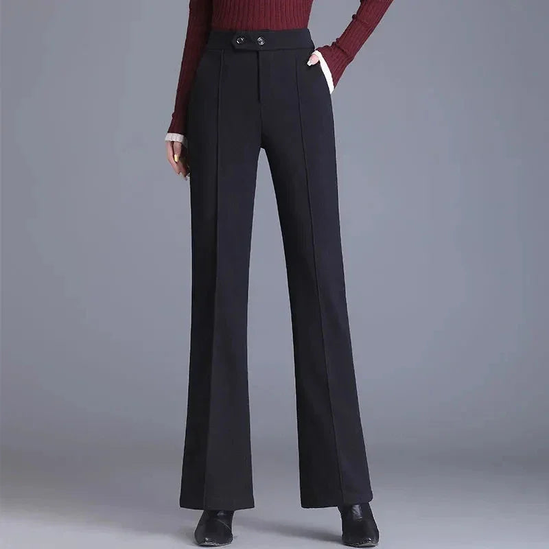Calça Valença™ em Alfaiataria Premium com Caimento Flare / O Clássico que Valoriza com Sofisticação!