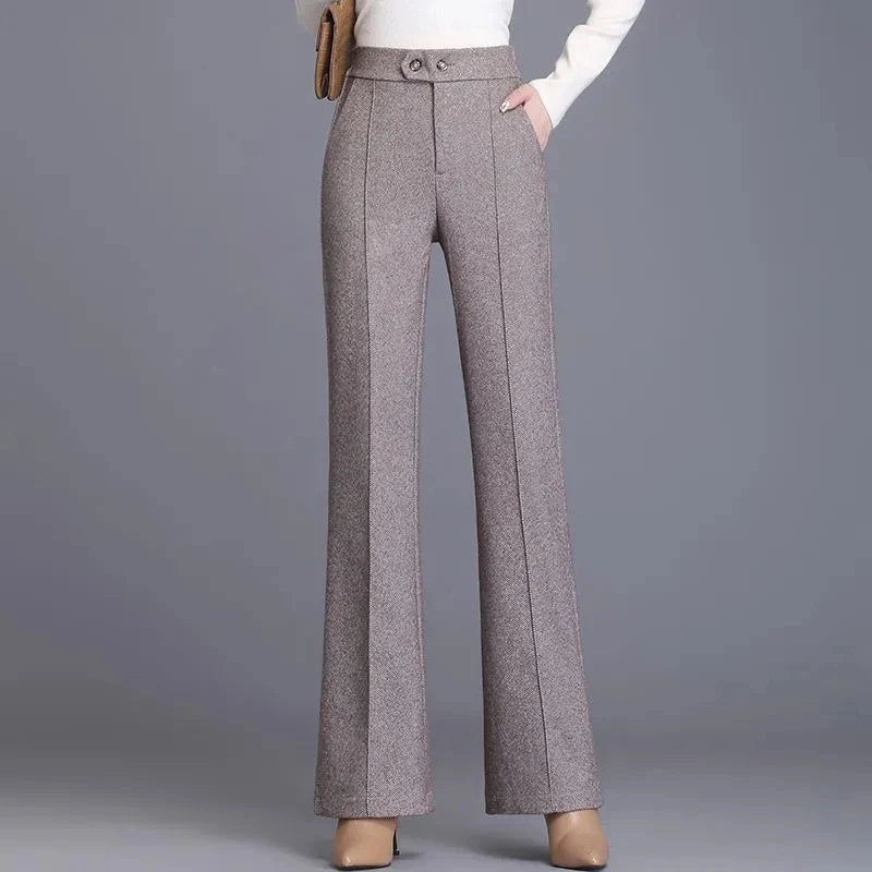 Calça Valença™ em Alfaiataria Premium com Caimento Flare / O Clássico que Valoriza com Sofisticação!