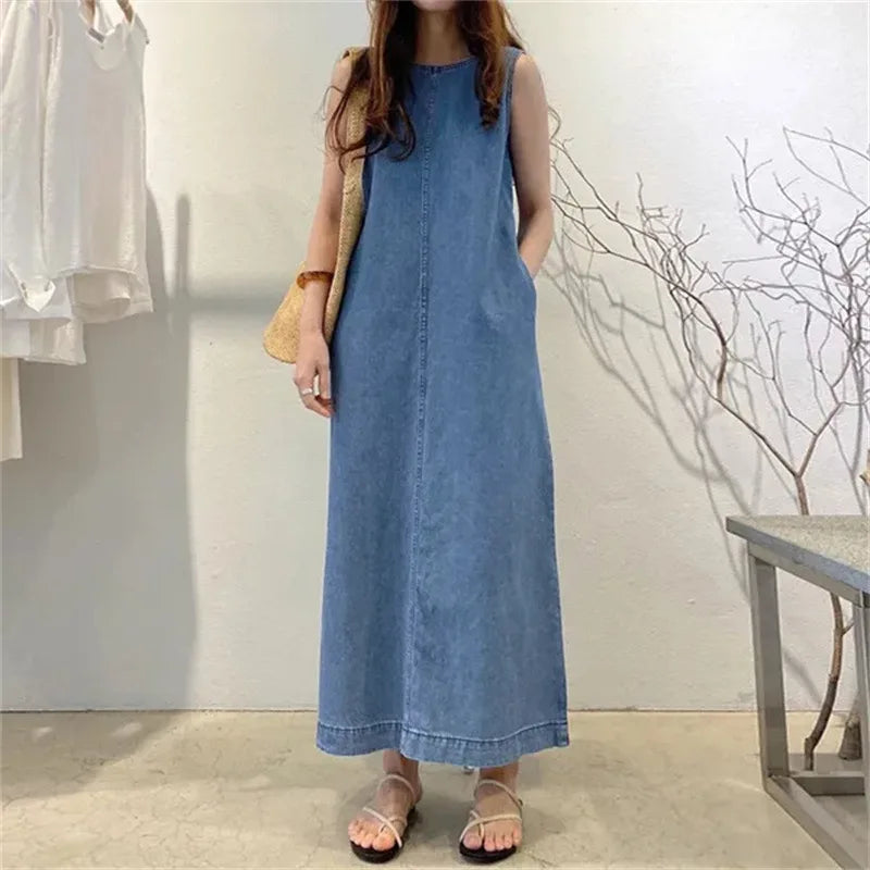 Vestido Jeans Maelina™ com Modelagem Ampla, Bolsos Laterais e Alças Largas / Um Visual Casual Que Une Charme e Praticidade