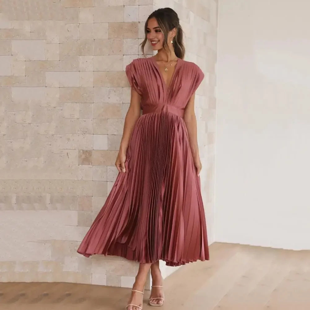 Vestido Plissado Antunes™ em Tecido Leve com Toque Acetinado / Movimento Sofisticado e Caimento Impecável