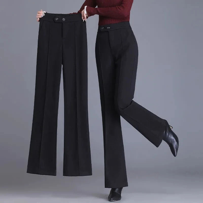 Calça Valença™ em Alfaiataria Premium com Caimento Flare / O Clássico que Valoriza com Sofisticação!