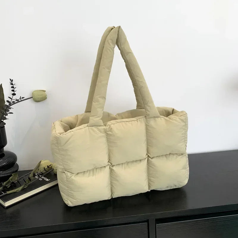 Bolsa Acolchoada Verona™ em Design Puff Ultraconfortável / Estilo Moderno e Toque Macio para Seu Dia a Dia!