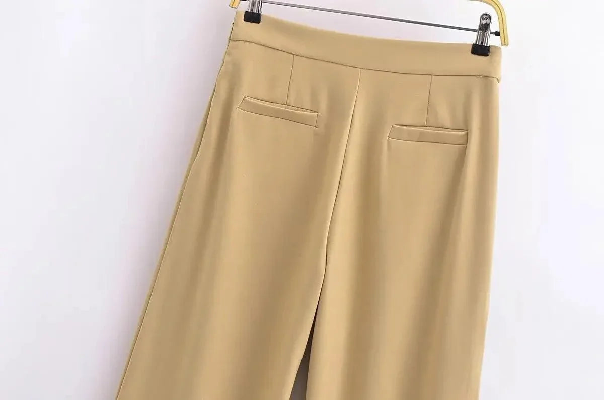 Calça Vogue Charm™️/Mostrando a Calça como uma Peça Clássica, mas com um Toque Moderno! - ModernLar