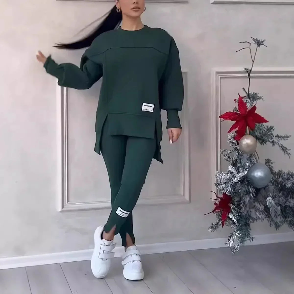 Conjunto Feminino AllureFit™ em Moletom Premium com Legging com Fenda / Estilo Moderno e Leveza para o Seu Dia a Dia!